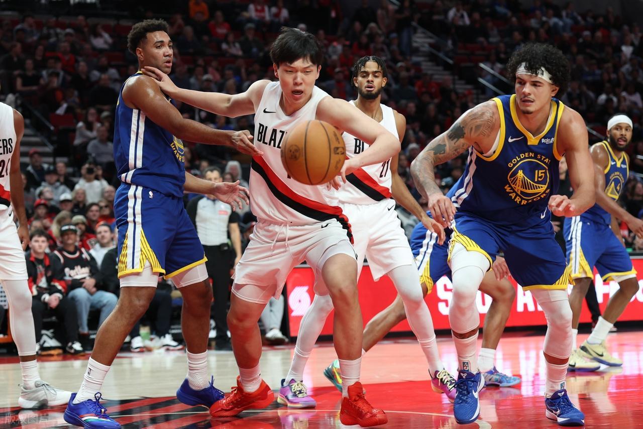 开拓者VS勇士，杨瀚森NBA再战库里格林有望登场，目标8+4+2