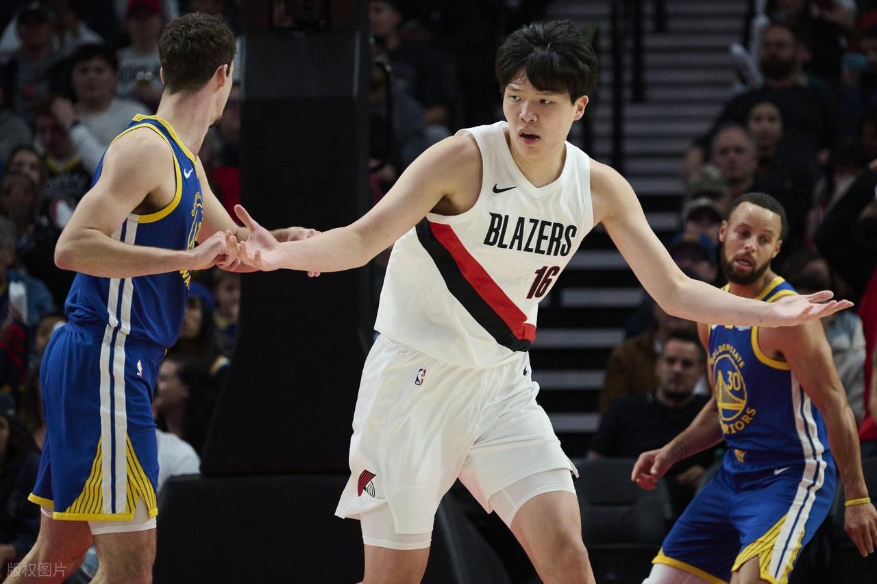 开拓者VS勇士，杨瀚森NBA再战库里格林有望登场，目标8+4+2