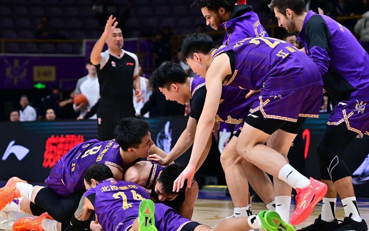如意体育app-得不偿失!北控23分输广厦,朱松玮反击摔到腰,胡金秋狂砍22+7